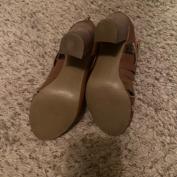 Heels! - Picture 3 of 4